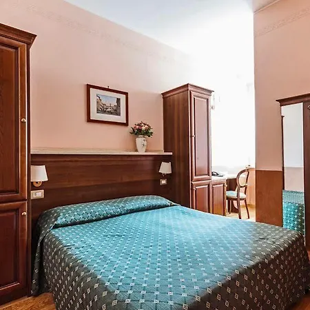 Palazzo Venere 4* Roma