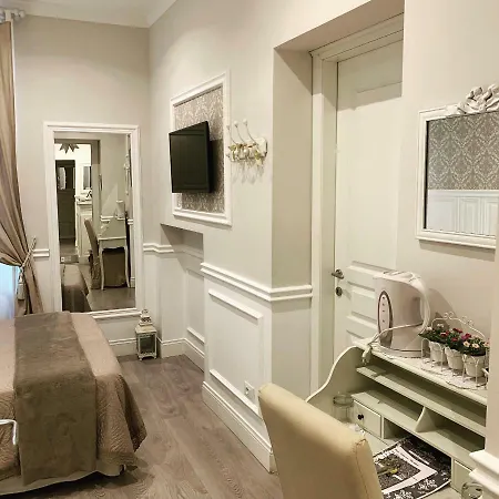Charme & Chic Bed & Breakfast Rome