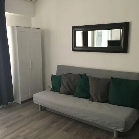 Interno 2 * Rome