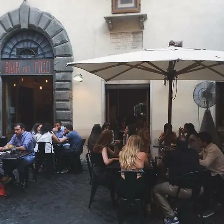 Piazza Del Fico, Al Centro Di Roma