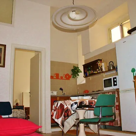 Bed & Breakfast House 2*