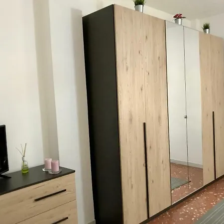 Rick's Apartment Rom