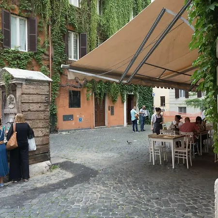 Daire Quiet Pied A Terre With Terrace In Borgo Pio Roma