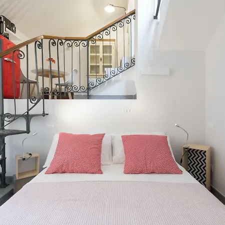 Quiet Pied A Terre With Terrace In Borgo Pio Daire *