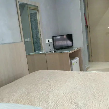 Adorasuite 2 Guest house 2*