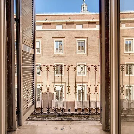 New! Spanish Step Design Apartment