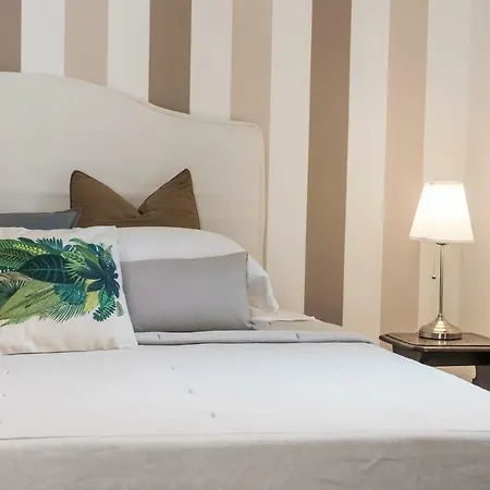 New! Spanish Step Design Apartment