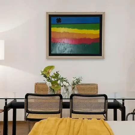 Apartment New! Spanish Step Design