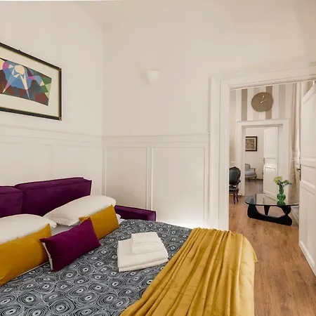 Apartment New! Spanish Step Design *