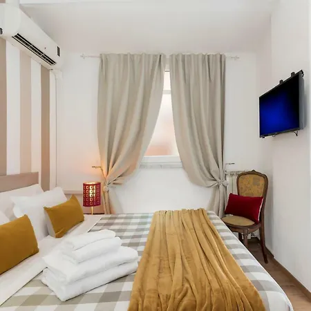 New! Spanish Step Design Apartment *