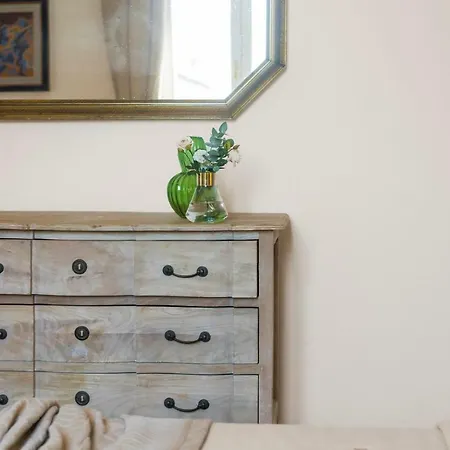 Apartment New! Spanish Step Design