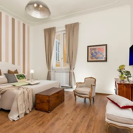 New! Spanish Step Design Apartment *