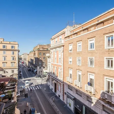 New! Spanish Step Design Apartment