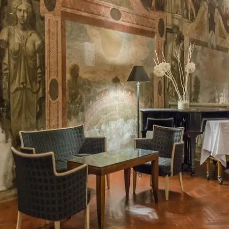 Columbus 4* Rom