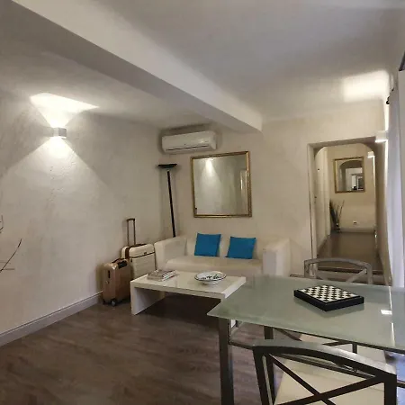 Delsi Pantheon Guest house
