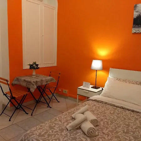 Amoraroma, Economy With Shared Bathrooms Guest house