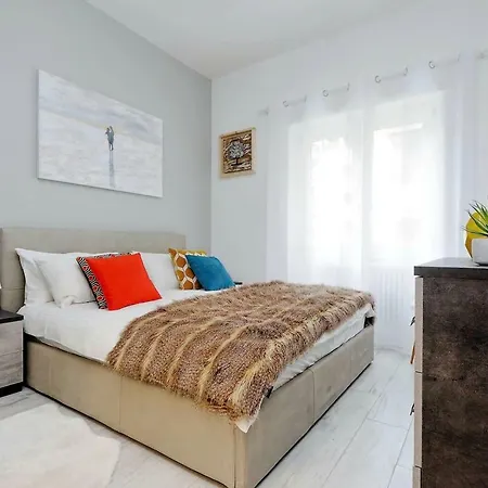 Vaticano Terrace: Brand New 2 Bedrooms 2 Bathrooms * Rome