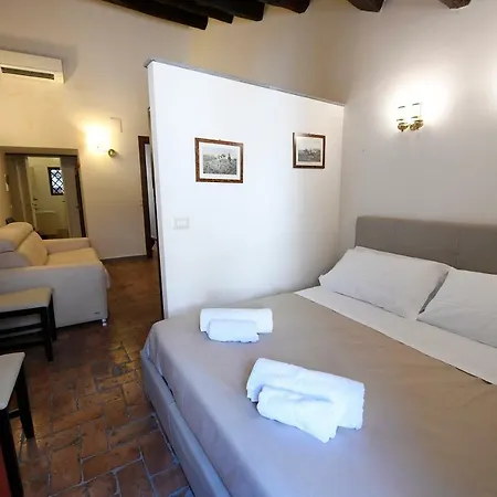 - Campo De' Fiori Apartment *