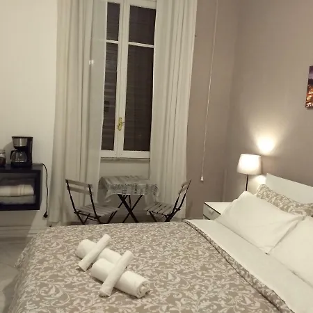 Amoraroma, Economy With Shared Bathrooms Guest house