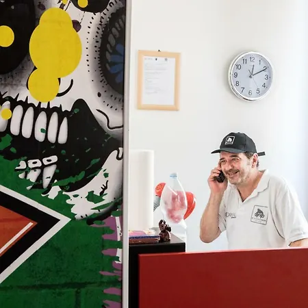 Hostel Backpackers Piramide Rome