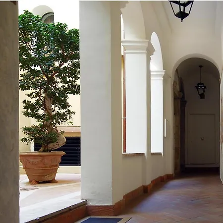 Navona Luxury Aparthotel 2*