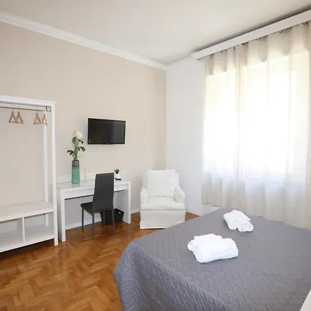 Unique Luxury And Bed and breakfast Roma