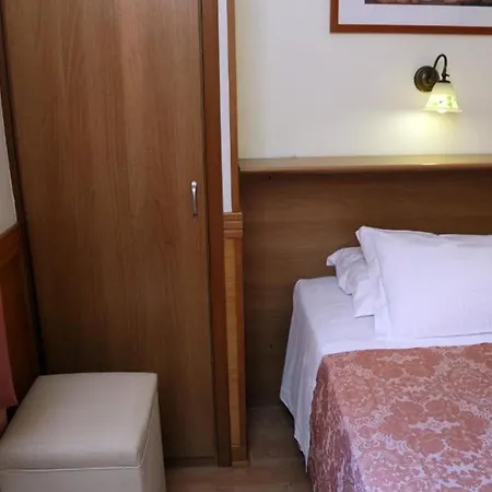 فندق Santa Prassede 2*