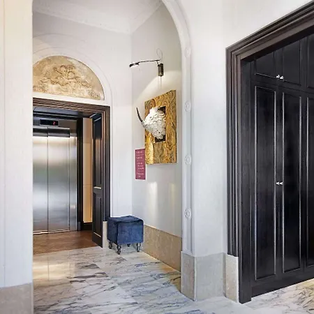 The Corner Hotell 4*