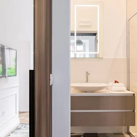 Buzzstays - Stylish Vatican Downtown Apartment *