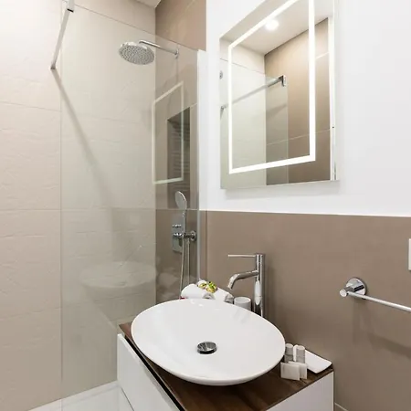 Buzzstays - Stylish Vatican Downtown