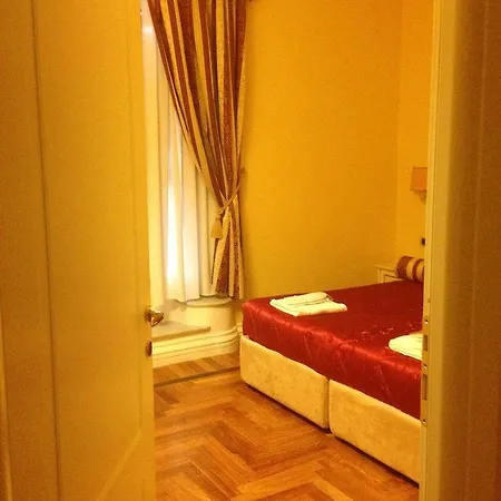 Konukevi Relais Frattina 2*