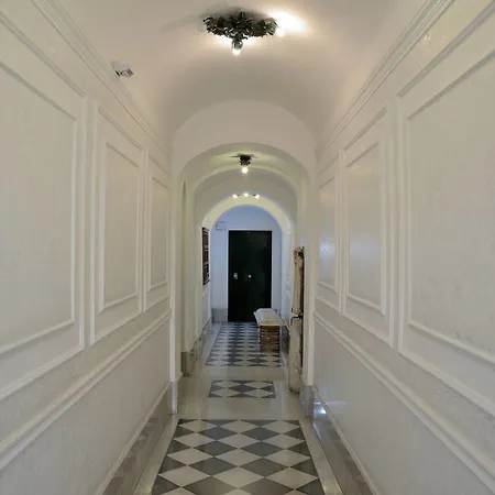 Frattina 122 3* Rome