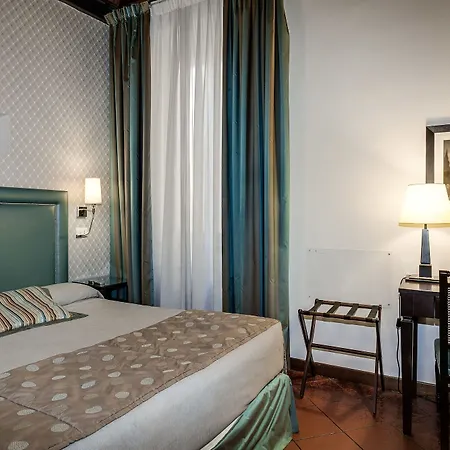 Frattina 122 3* Rome