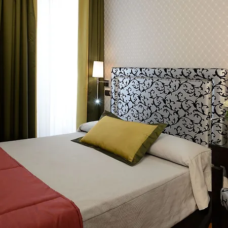 Frattina 122 3* Rome