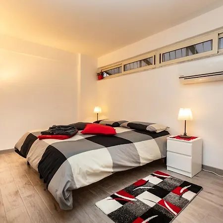 Sweet Station Apartment