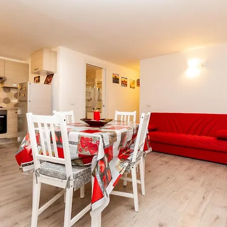 Sweet Station Apartment