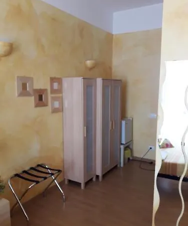 Labicana42 Nocleg ze śniadaniem 2*