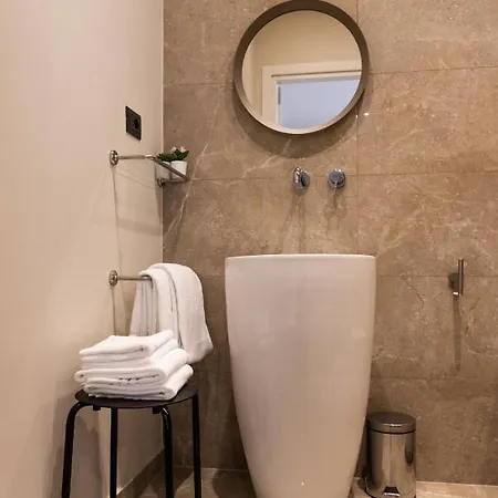 Xxiv Domus Luxury Guest house