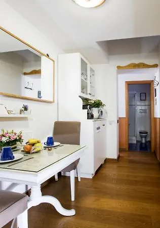 Pettinary Village 3*