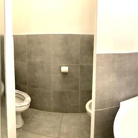 Interno 4 *