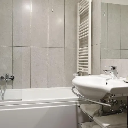 Casa Per Ferie San Juan De Avila בית הארחה רומא